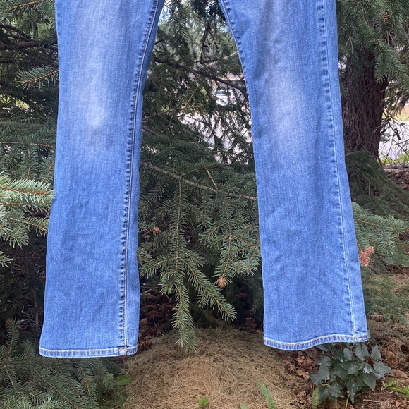 SOFT! Lucky Brand Bootcut Jeans - Picture 8 of 16